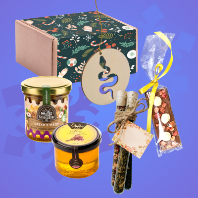 Подарочный набор "Деревенская мечта": мед, орехи, шоколад, елочная игрушка, чай 3 шт.