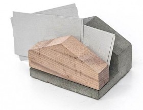 Бетонная визитница с деревяной подставкой 