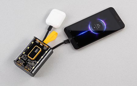 Зарядное устройство "Shine" 9000 mAh с LED-подсветкой, встроенными кабелями Type-C/Lightning/USB