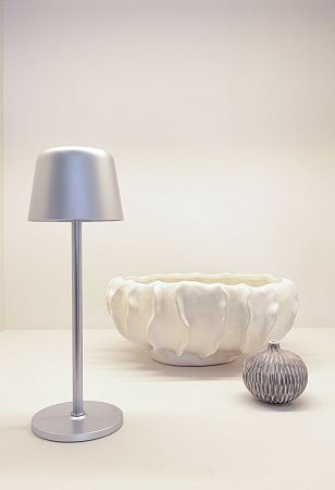 Настольная лампа Zenic из переработанного пластика RCS