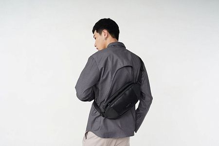 Наплечная сумка KORIN FlipSling 32х16х10 см, черная