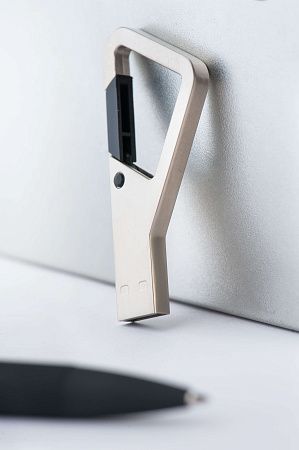 Флешка ZEVS Черная 4045.08.4ГБ