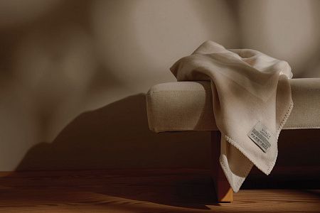 Плед VINGA Monogram из переработанного полиэстера GRS, 170x130 см