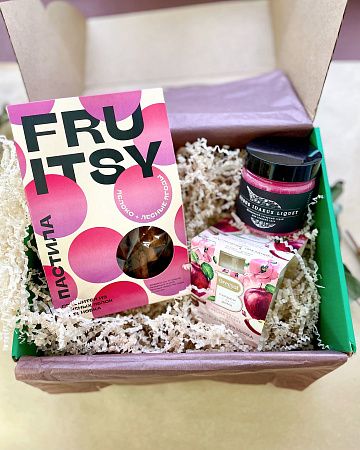 Подарочный набор «Дары природы»: скраб, свеча, пастила, вырезная коробка