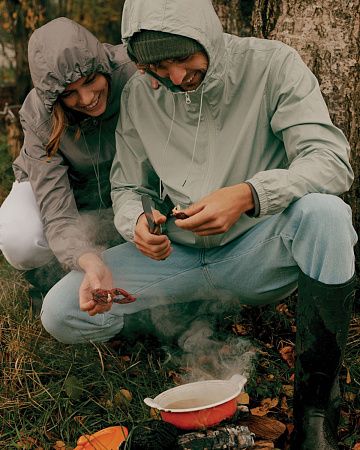 Ветровка Iqoniq Logan из переработанного полиэстера AWARE™, унисекс, 70 г/м²