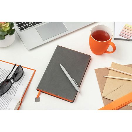 Ежедневник Flexy Latte А5, серый с оранжевым срезом, недатированный, в гибкой обложке