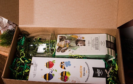 Набор «Пасека»: чай, конфеты с мёдом, стакан