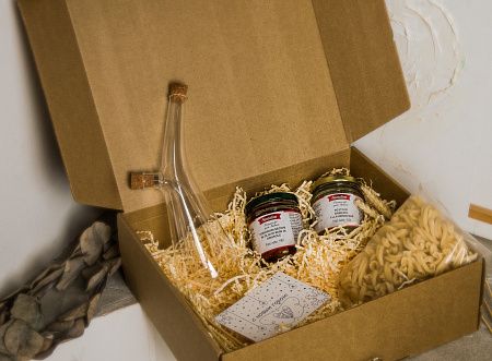 Подарочный набор «Песто»: бутылка для масла, песто, вяленые томаты, паста, декор