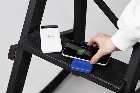 Беспроводное зарядное устройство "Quantum", 10000 mAh с цифровым индикатором заряда