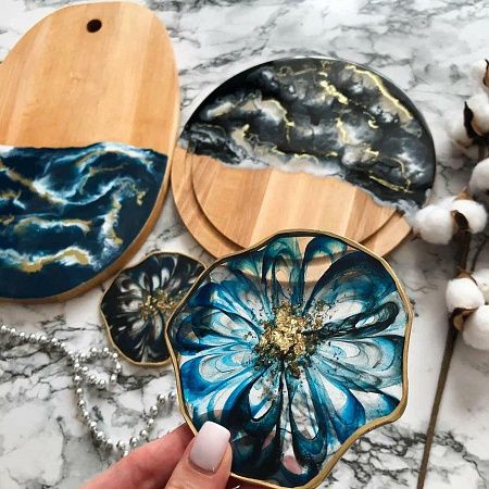 Подарочный набор «Золотая змея»: елочная игрушка, подставка из эпоксидной смолы, леденец