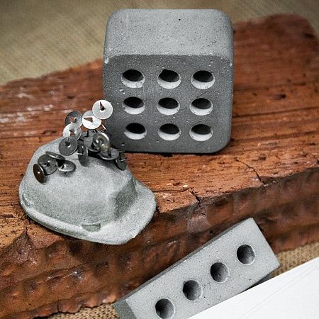 Бетонная визитница с подставкой для карандашей и ручек