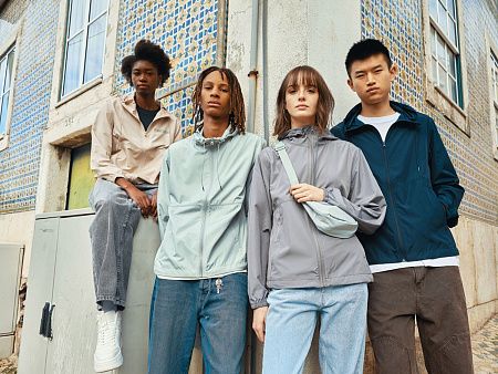 Ветровка Iqoniq Logan из переработанного полиэстера AWARE™, унисекс, 70 г/м²