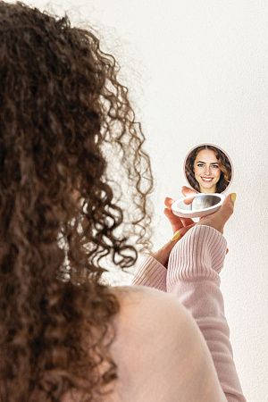 Зеркало для макияжа Lumora из переработанного пластика RCS