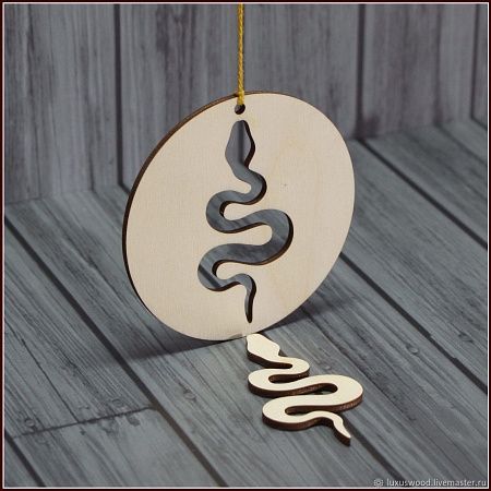 Подарочный набор "Деревенская мечта": мед, орехи, шоколад, елочная игрушка, чай 3 шт.