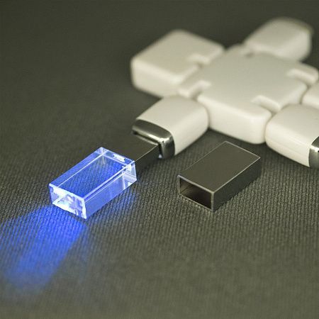 Флеш накопитель USB 2.0 Кристалл, металл/стекло, прозрачный/серебристый, подсветка синим, 16 GB