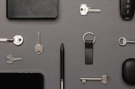 Брелок Luxury из полиуретана и переработанного цинка RCS