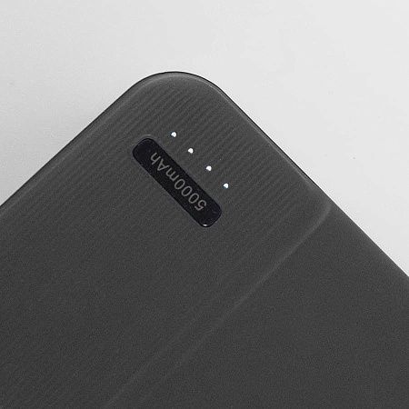 Универсальный аккумулятор Flash 5 (5000 мАч) с подсветкой и soft touch, черный, 9,8х6.3х1,3 см