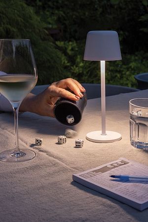 Настольная лампа Zenic из переработанного пластика RCS