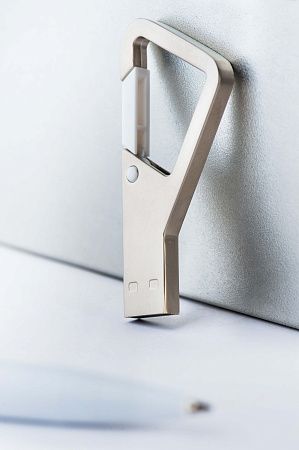 Флешка ZEVS Белая 4045.07.4ГБ