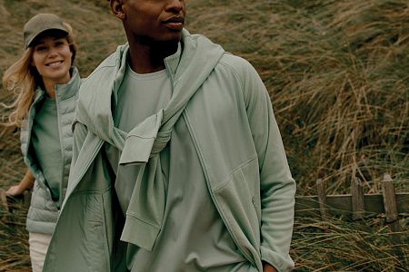 Толстовка Iqoniq Talung из переработанного полиэстера AWARE™, унисекс, 240 г/м²