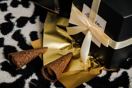 Подарочный набор «Игристый вечер»: бокалы 2 шт., вафельные рожки 200 г