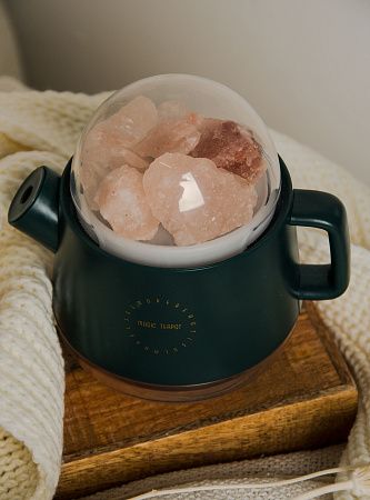 Подарочный набор «Снежная сказка»: увлажнитель, кружка, шарф, чай, лента, ящик