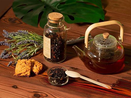 Чай черный с соком ананаса, мёдом и облепихой