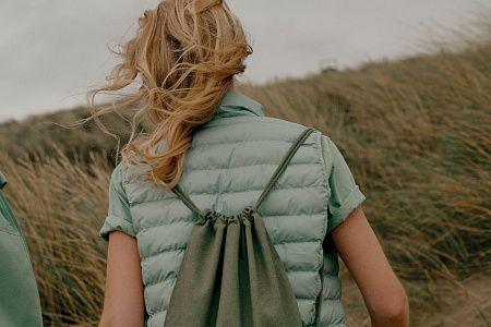 Женский стеганый жилет Iqoniq Meru из переработанного полиэстера AWARE™, 70 г/м²